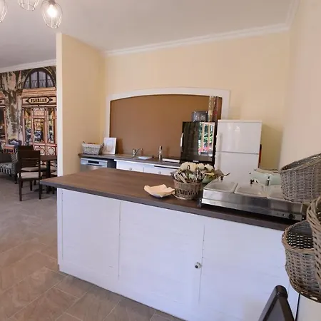 Illaberek Panzio 4* אגר