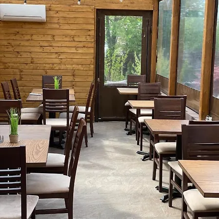 Illaberek Panzio בית הארחה 4*