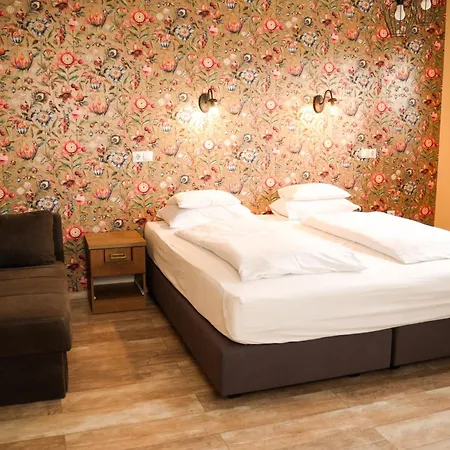 Illaberek Panzio 4* אגר