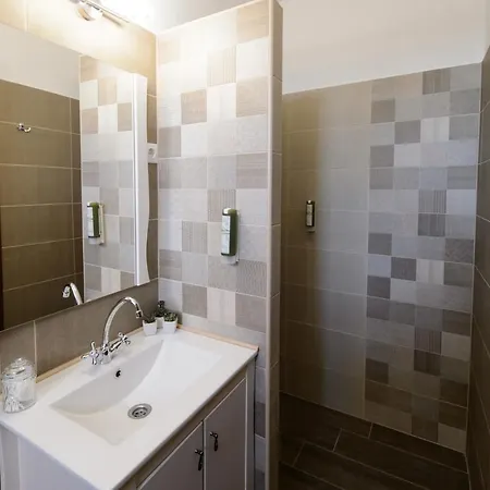 Illaberek Panzio 4* אגר