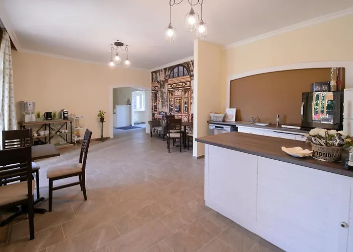 Illaberek Panzio בית הארחה 4*