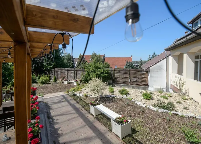 Illaberek Panzio בית הארחה 4*