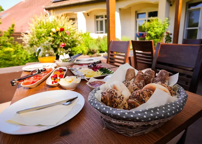 Illaberek Panzio בית הארחה 4*