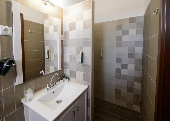 Illaberek Panzio 4* אגר