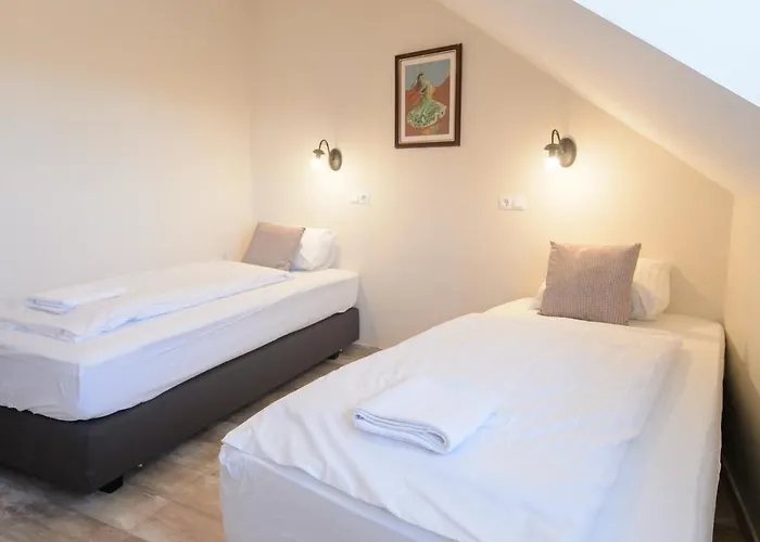 Illaberek Panzio בית הארחה אגר