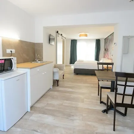 Illaberek Panzio Konukevi Eğri