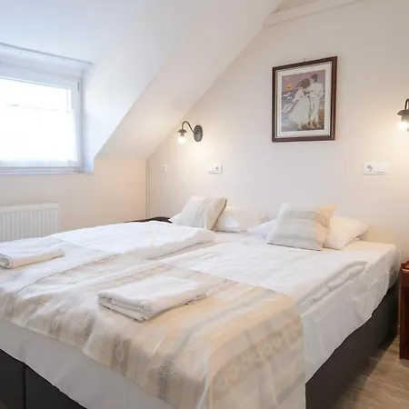 Illaberek Panzio Konukevi 4*